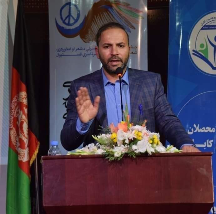 ادبيات ګنې غير شعوري دي؟