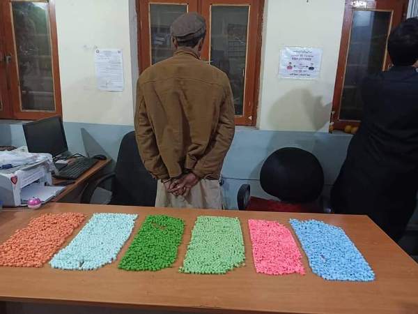 کابل، هرات او بلخ کې د ۴ قاچاق کوونکو نیول