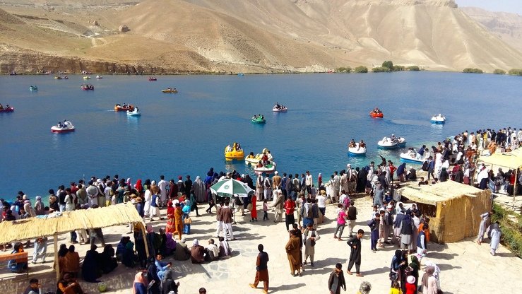 سرپرست حکومت بند امیر ته د ښځو پر ورتګ بندیز ولګاوه
